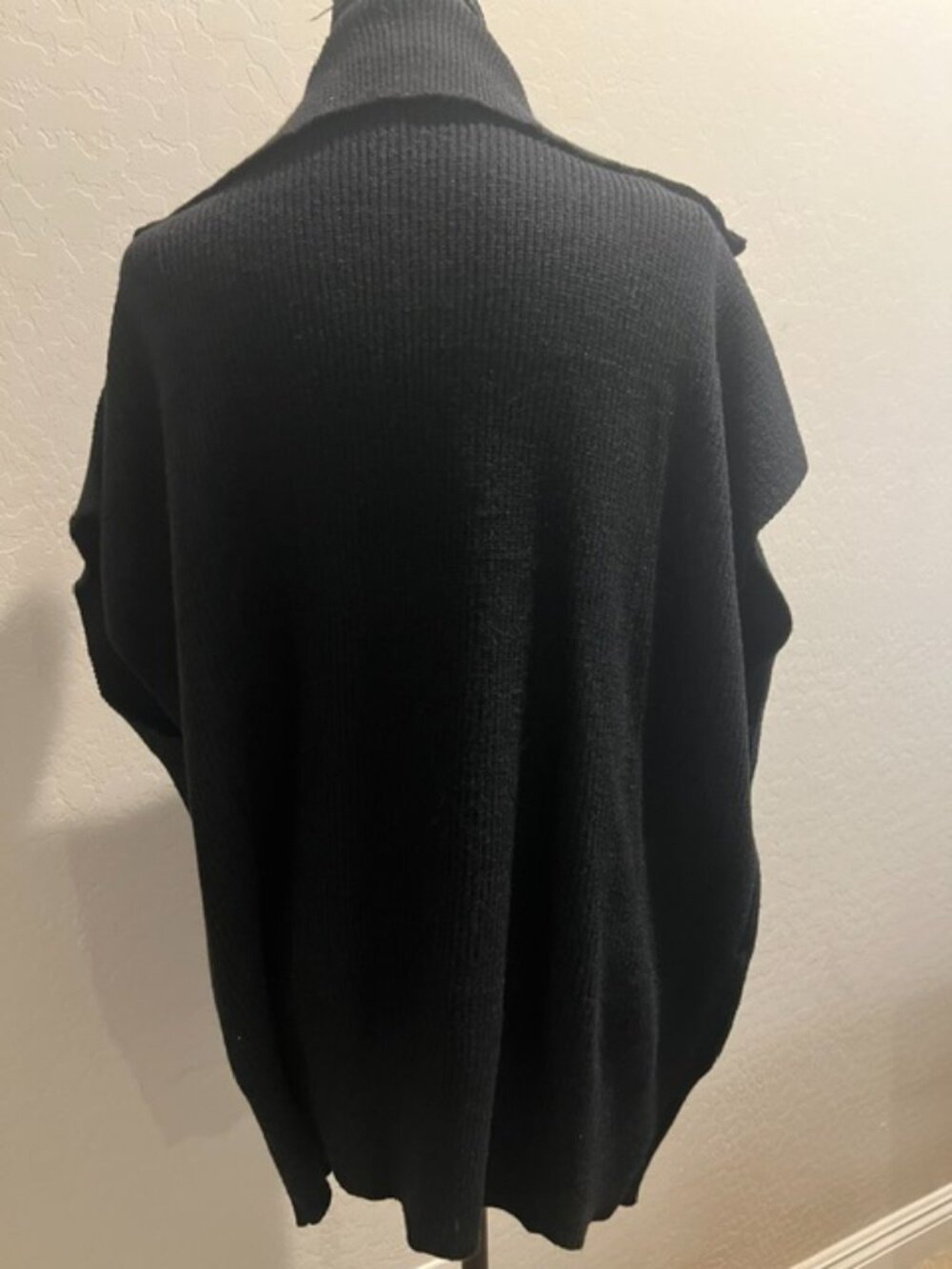 Dokotoo womens Soft, Quarter Zip, V Neck, Sleeveless NWT - Picture 2 of 3